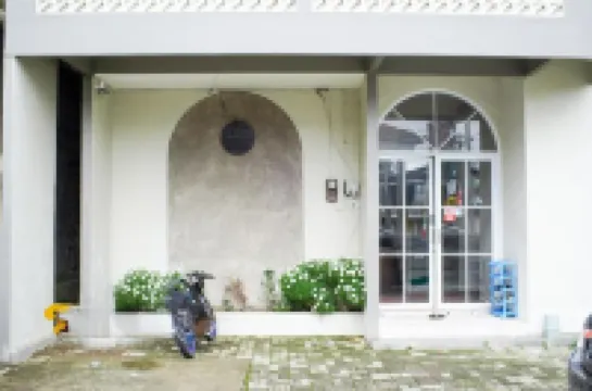 Dieng Top Syariah by Travelink