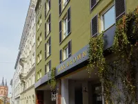 Max Brown Hotel 7th District, Part of Sircle Collection Hotels near نيوباو. .07