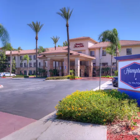 Hampton Inn & Suites Ontario