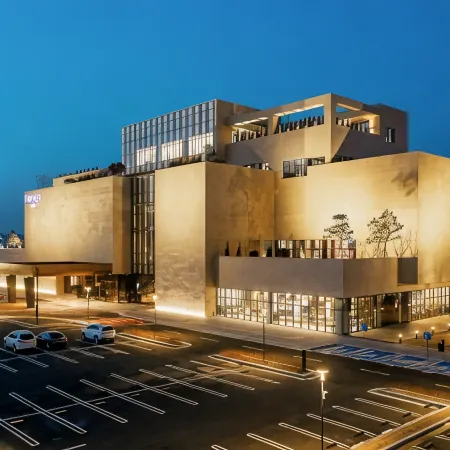 Jeonju the May Hotel Отели рядом с достопримечательностью «Парк Токчин»