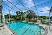 Waterfront/Kayak with Manatees/Heated Pool/Bikes/Firepit/Fish/close to Beaches - Private Pool