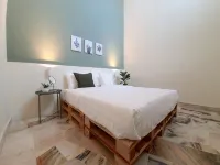 Jenjarom No. 32 Modern Cozy Homestay for 4 Pax by BeeStay - parking