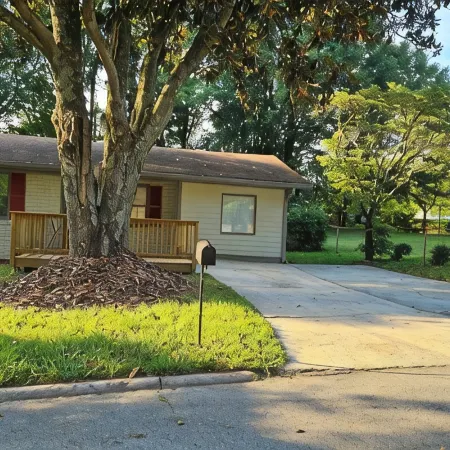 Quiet 3-bedroom bungalonear enchanting the historic Marietta Square