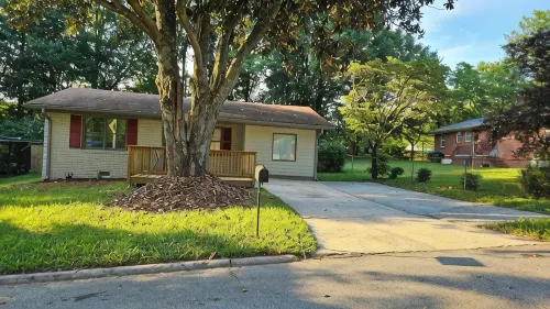 Quiet 3-bedroom bungalonear enchanting the historic Marietta Square - 3-نجوم