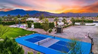 Private Oasis: 45 ft Pool, Spa, New Pickleball Ct, 9-Hole Golf, Grass Volleyball - 4-نجوم