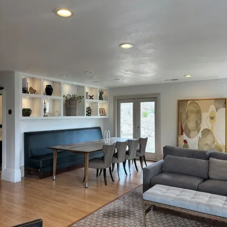 The Treehouse: Spacious Retreat with Theater Room, Fire Pit & Mountain Views