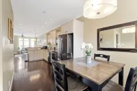 Modern Downtown Home - Garage & Parking - St Johns - บังกะโล