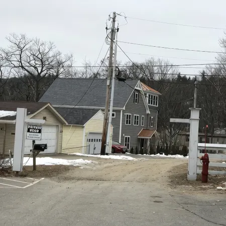 2 Bdrm Cozy Cottage #1 -Water Access and Dock on Lake Winnipesaukee - Meredith