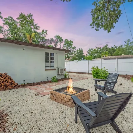 Coastal Luxury 7mi to Anna Maria Private Cottage