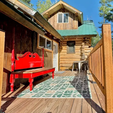 Cozy cabin bordering forest service trails. Perfect escape on 10 acres of forest