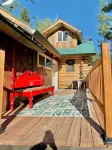 Cozy cabin bordering forest service trails. Perfect escape on 10 acres of forest