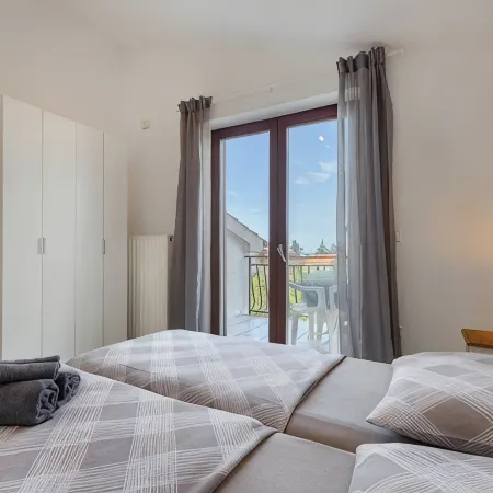 Beautiful spacious apartment (No. 4) with 2 bedrooms 300m to the beach