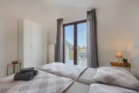 Beautiful spacious apartment (No. 4) with 2 bedrooms 300m to the beach