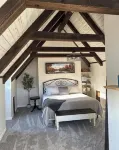 Remodeled Lofted Apartment over Ooey Gooey Café