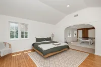 Ocean and Marsh Views, Surf Cottage, Sleeps 7