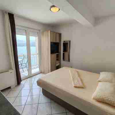 Villa Raguž sa Privatnom plažom I Garažom Rooms