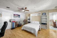 3/2.5 Private Sarasota Pool Home. Close to Beaches. Fenced Yard. Pet Friendly - Bungalows