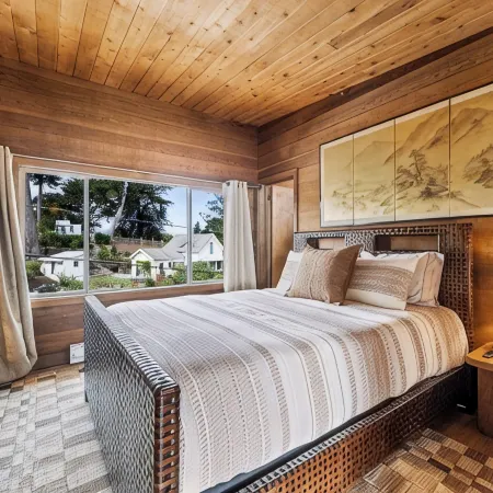 Newly Renovated Oceanfront Retreat in Bolinas with Spa and Huge Fenced Yard