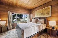 Newly Renovated Oceanfront Retreat in Bolinas with Spa and Huge Fenced Yard - 4-Star