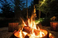 Off-Grid w/ Wood Fired Hot Tub - Modern, Clean and Cozy - 4 Kayaks - 90 Acres