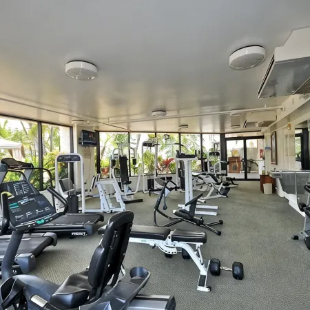 Unique Chic Hotel with pool, WiFi, gym & AC in world-class Waikiki, Hawaii.