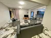 Luxurious Teak Furnished City Apartment w/ Pool - С парковкой