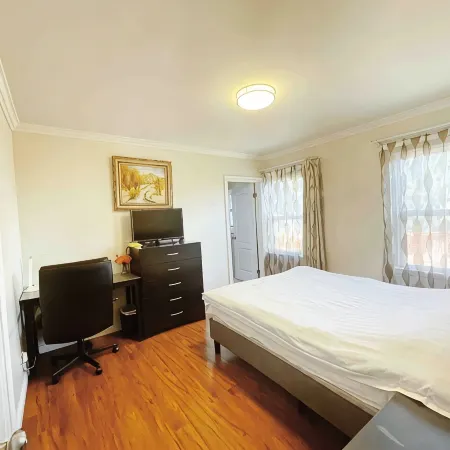 Alhambra Private Suite with Bath & Parking