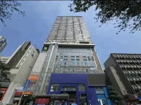 IU Hotel (Chongqing Shapingba Pedestrian Street High-speed Railway Station Branch) Отели рядом с достопримечательностью «Площадь Санься»