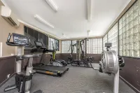 Central East Perth Flat with Pool & Gym Access - Condos