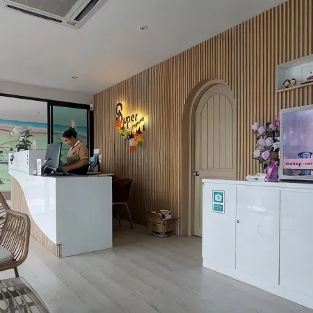 Super Highway Hotel Отели рядом с достопримечательностью «Пляж Чао-Самран»
