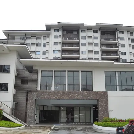 Cool Breeze-Serin West Tagaytay 1-bedrooom Condo