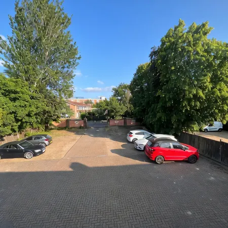 All Seasons Guest House Gatwick & Airport Parking