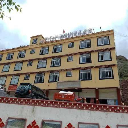 Bianba Huadu Business Hotel