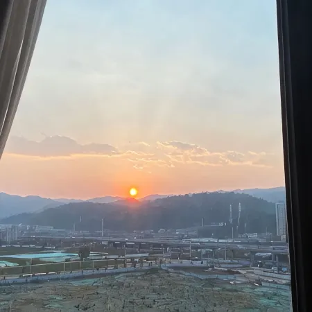 Lakeside Holiday Hotel (Kunming Sunac Dianchi Houhai Branch)