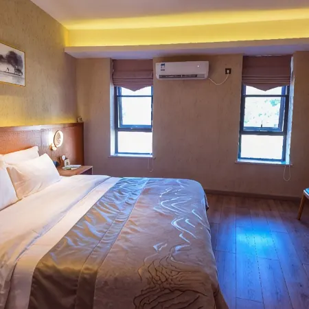 Hejun Town Student Enclosed House Hotel