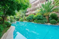 Paradise Hotel - Pools