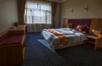 Daxing'anling Huzhong Hotel - parking