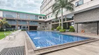 Novena Hotel Bandung - piscina