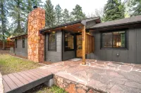 Peaceful Riverside Home: Hot Tub, Fire Pit & Hammock: by Forest & Peak Retreats - Chalets