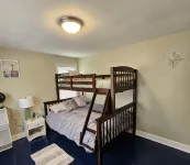 Paradise found in this charming 2-bedroom house on Lake Erie Waterfront - Homestays