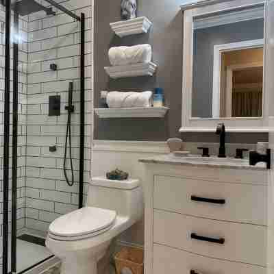 Stylish 2nd floor Ocean Edge condo Rooms