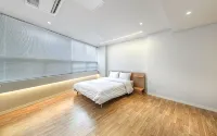 Yeosu Jinnam Mansion Pension - Pensions