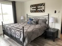 Private country suite on pond located In Amish country. Only 5 min from Norwich - 3-Star