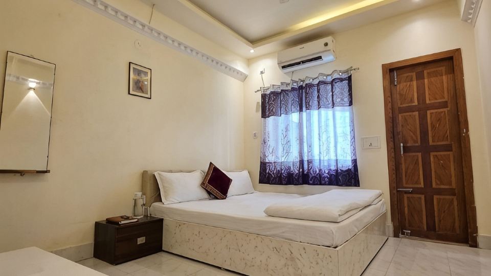 Madhu Mamata Hotel