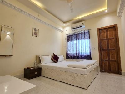 Madhu Mamata Hotel