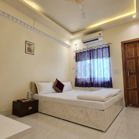 Madhu Mamata Hotel