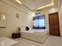 Madhu Mamata Hotel - Pool