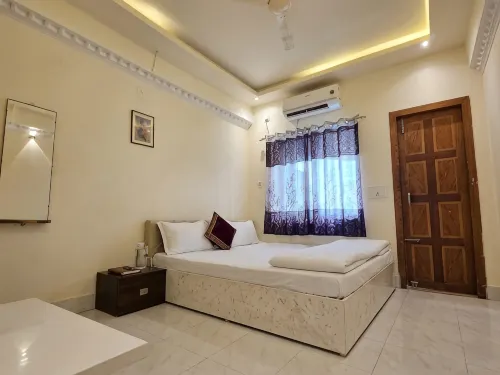 Madhu Mamata Hotel