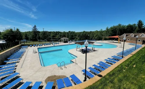 Charming waterfront 3-bedroom house in lovely Tobyhanna with WiFi - 4-Sterne