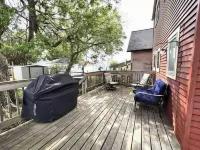 Large 3-bedroom House with Outdoor Hot Tub!